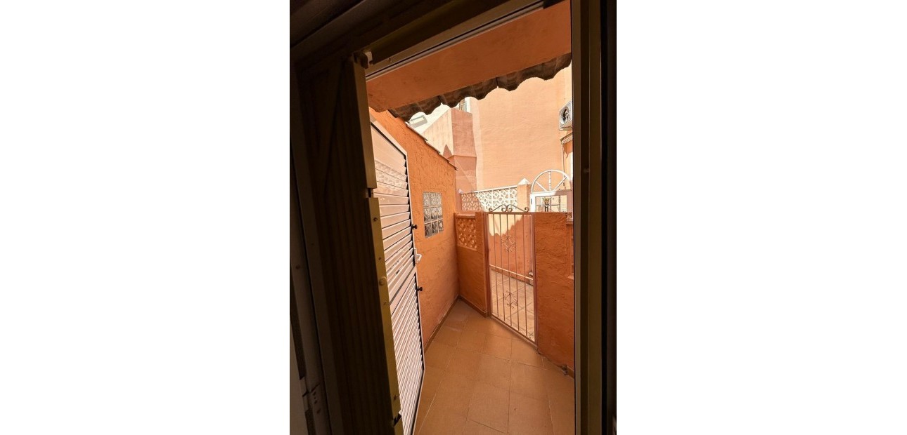 Herverkoop - duplex -
Torrevieja - Playa de los Naufragos