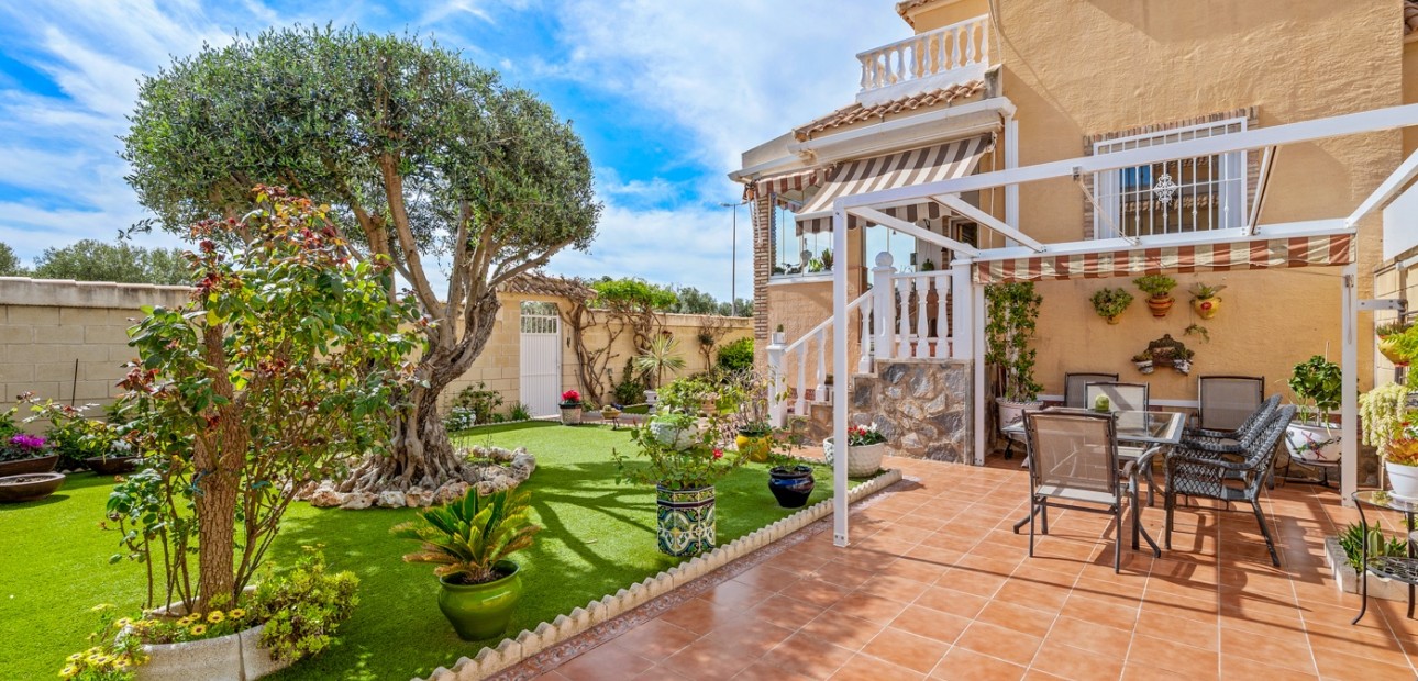 Herverkoop - Quad Villa -
Ciudad Quesada - Doña Pepa