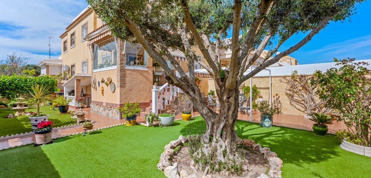 Herverkoop - Quad Villa -
Ciudad Quesada - Doña Pepa