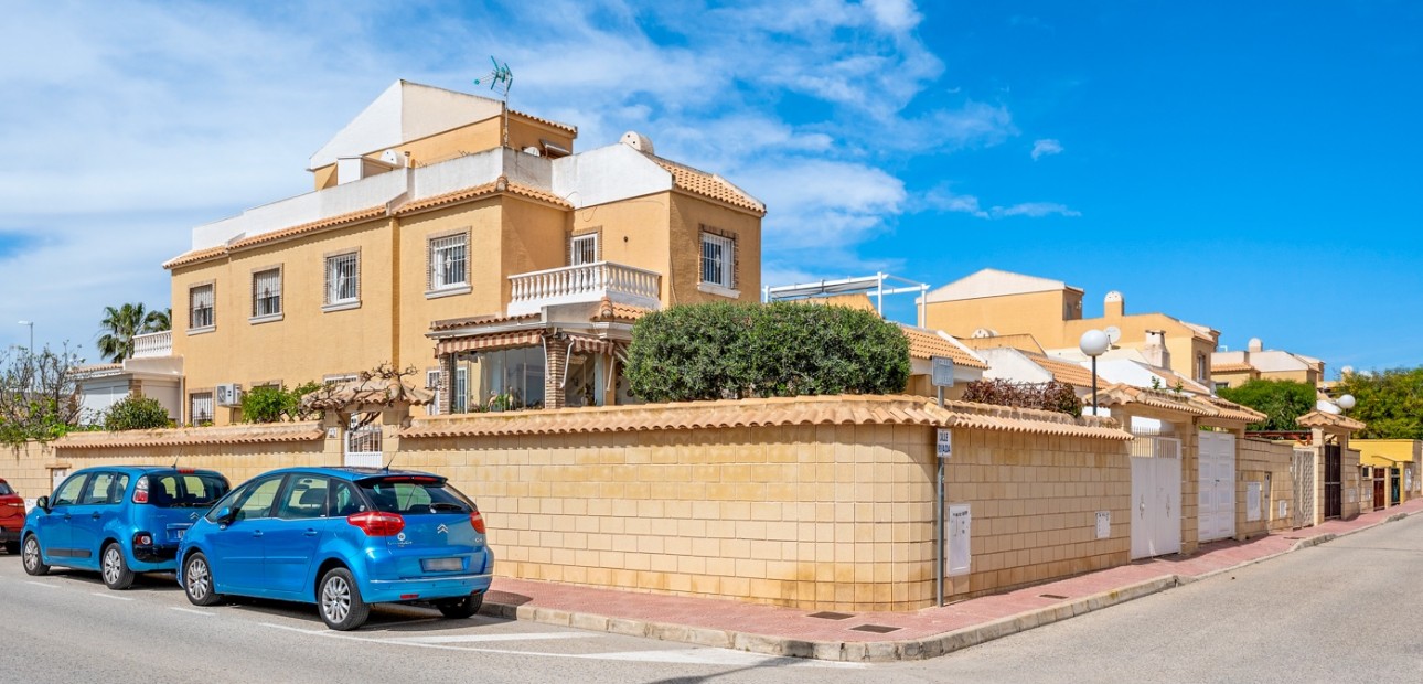 Herverkoop - Quad Villa -
Ciudad Quesada - Doña Pepa