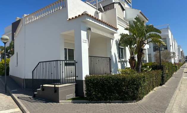 Herverkoop - Bungalow -
Torrevieja - Aguas Nuevas