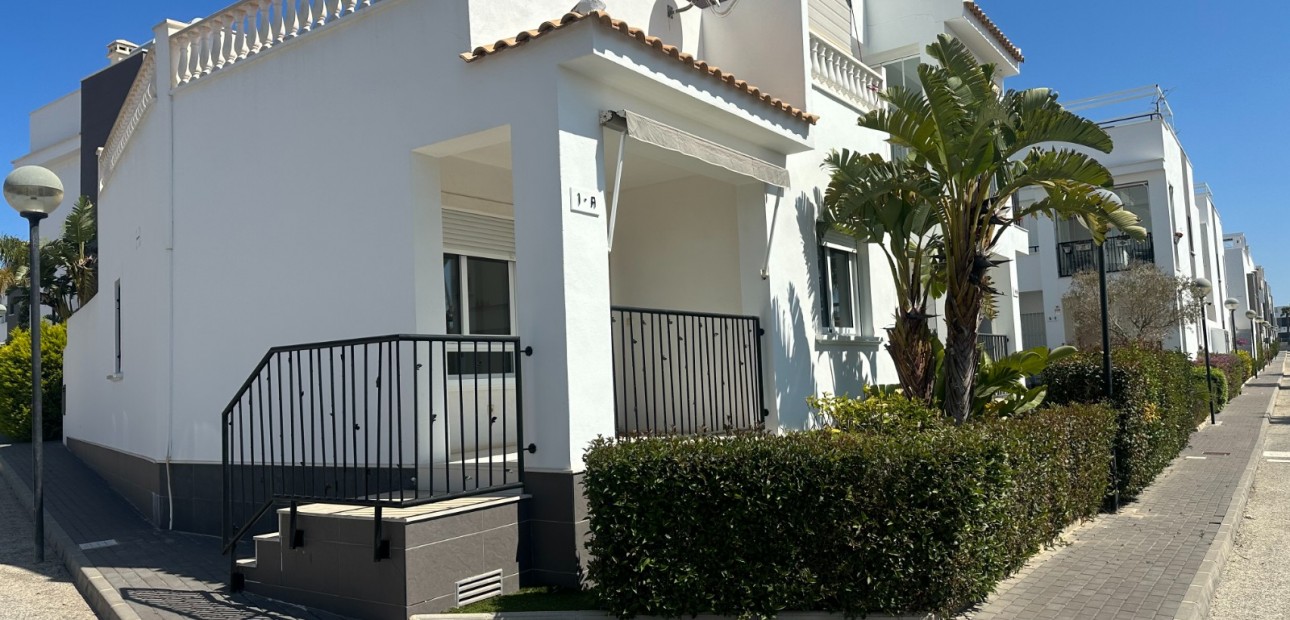 Herverkoop - Bungalow -
Torrevieja - Aguas Nuevas
