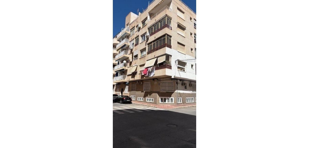 Herverkoop - Studio -
Torrevieja - Acequion