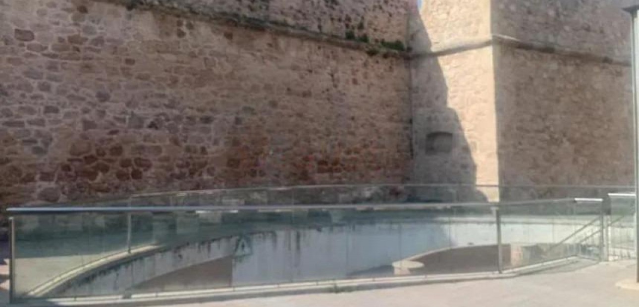 Herverkoop - Villa -
Santa Pola - Playa Levante