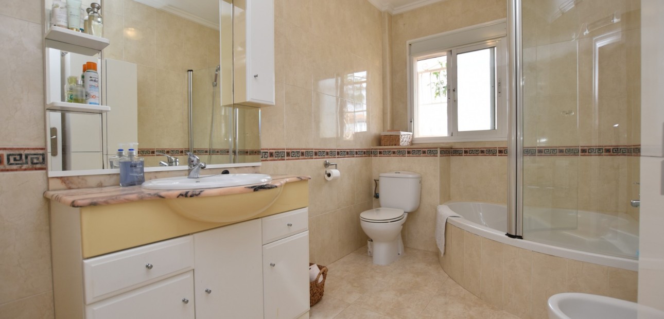 Herverkoop - Herenhuis -
Ciudad Quesada - Doña Pepa