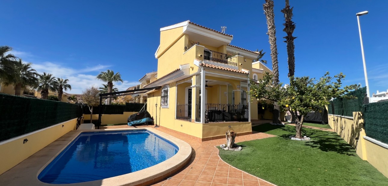 Herverkoop - Detached Villa -
Orihuela Costa - Los Dolses