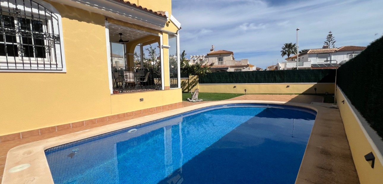 Herverkoop - Detached Villa -
Orihuela Costa - Los Dolses