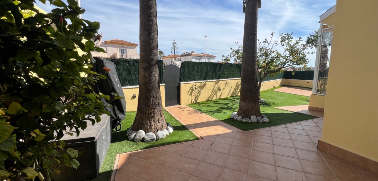 Herverkoop - Detached Villa -
Orihuela Costa - Los Dolses