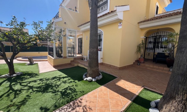 Herverkoop - Detached Villa -
Orihuela Costa - Los Dolses