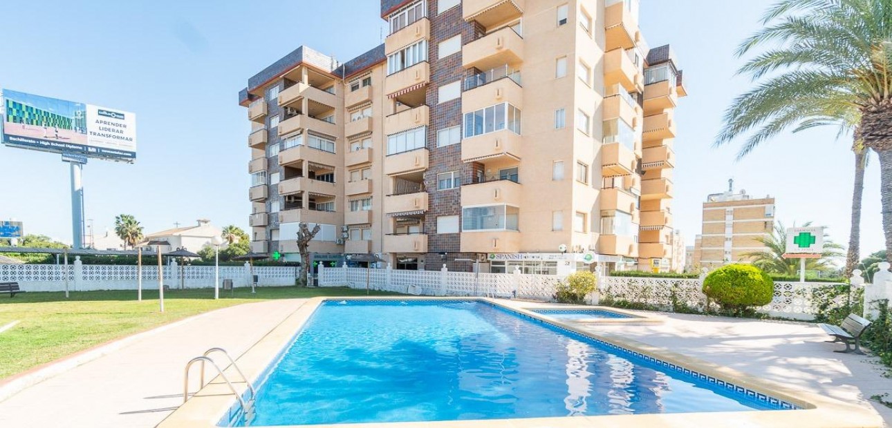Herverkoop - Flat -
Orihuela Costa - La Zenia