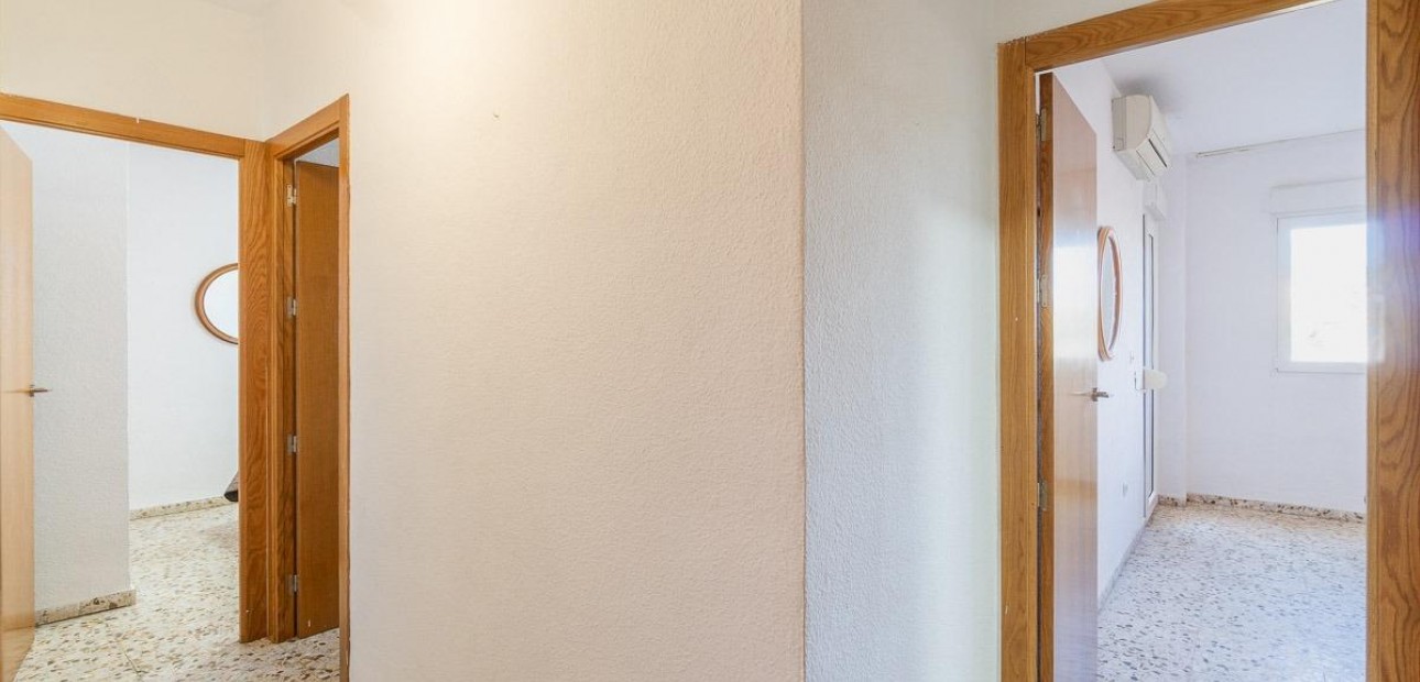 Herverkoop - Flat -
Orihuela Costa - La Zenia