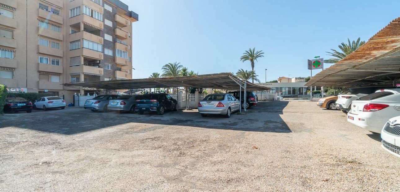 Herverkoop - Flat -
Orihuela Costa - La Zenia