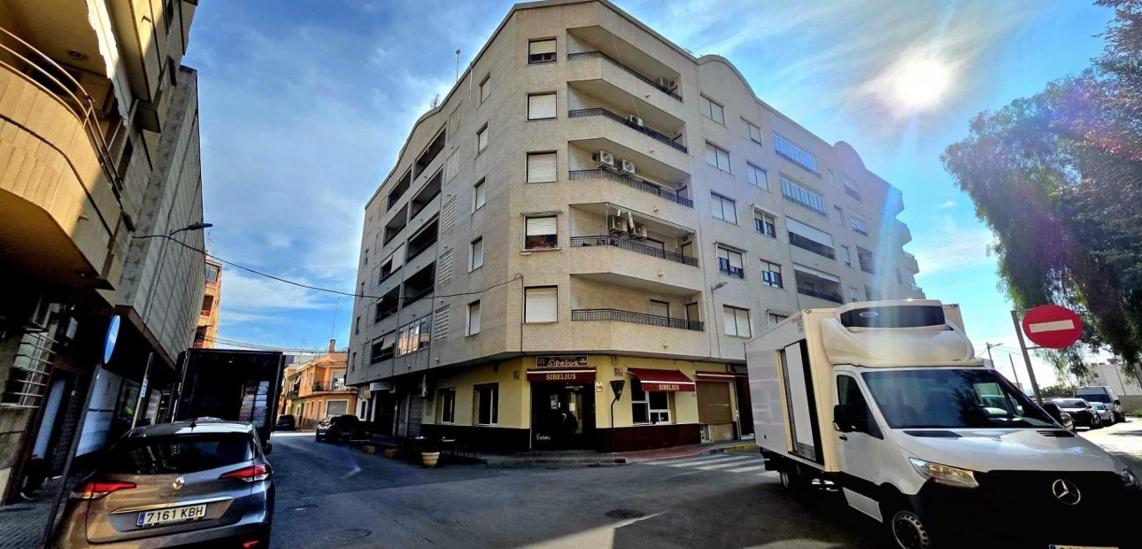 Herverkoop - Appartement / flat -
Almoradi - Centro urbano 2