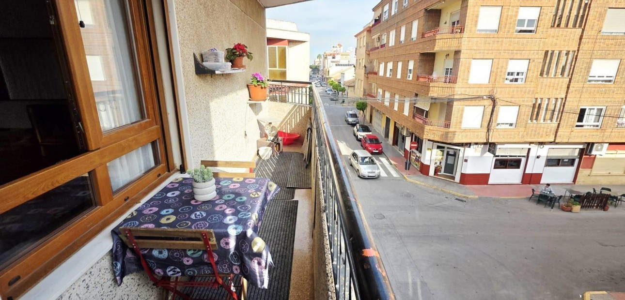 Herverkoop - Appartement / flat -
Almoradi - Centro urbano 2