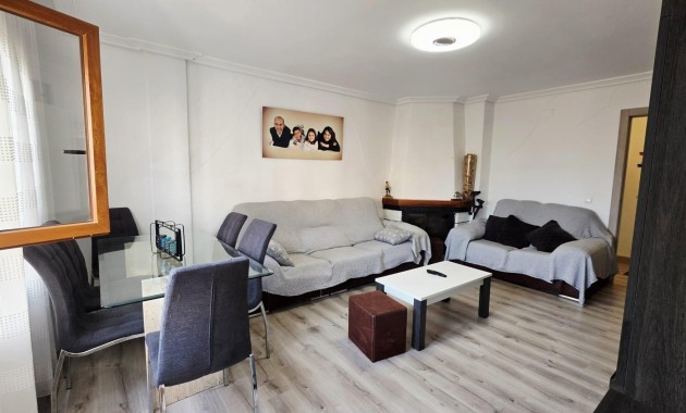 Herverkoop - Appartement / flat -
Almoradi - Centro urbano 2