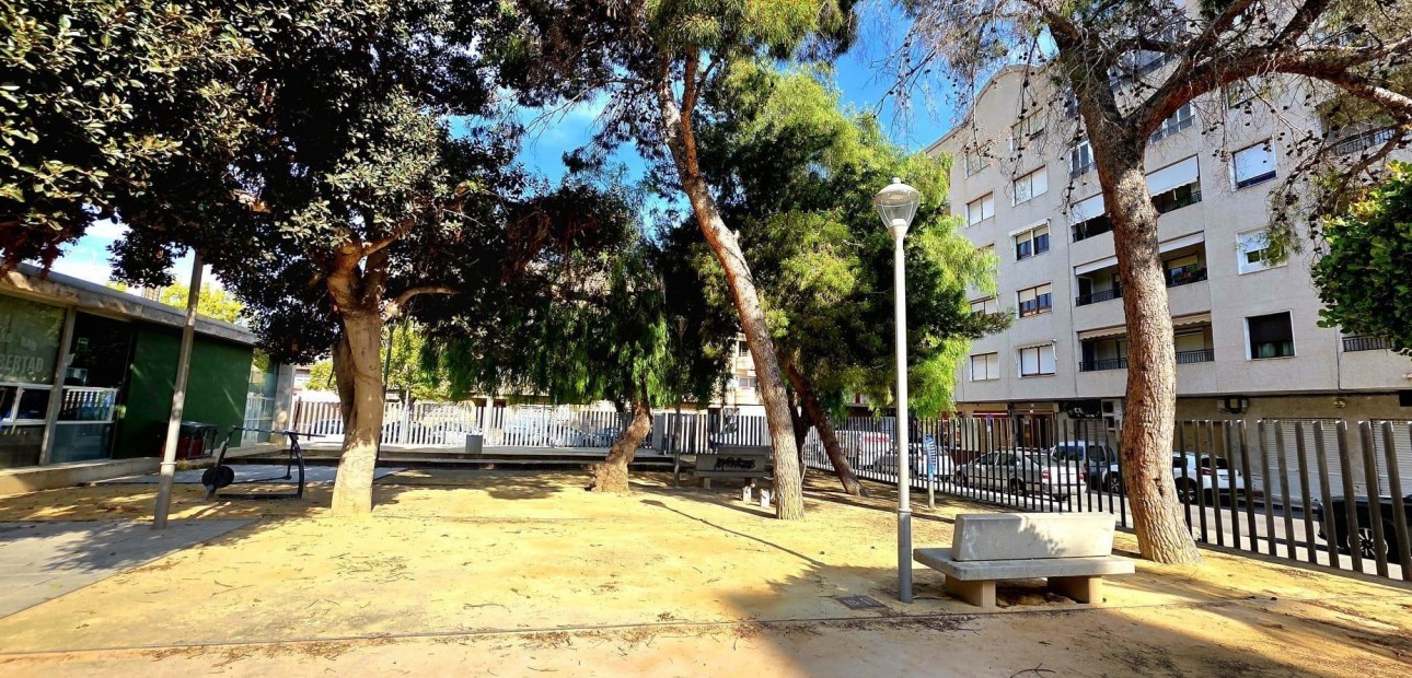 Herverkoop - Appartement / flat -
Almoradi - Centro urbano 2