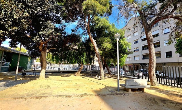 Herverkoop - Appartement / flat -
Almoradi - Centro urbano 2