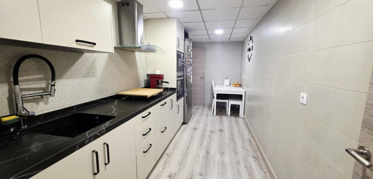 Herverkoop - Appartement / flat -
Almoradi - Centro urbano 2