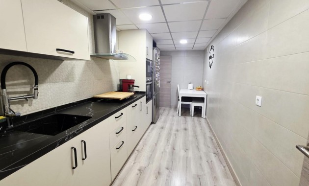 Herverkoop - Appartement / flat -
Almoradi - Centro urbano 2