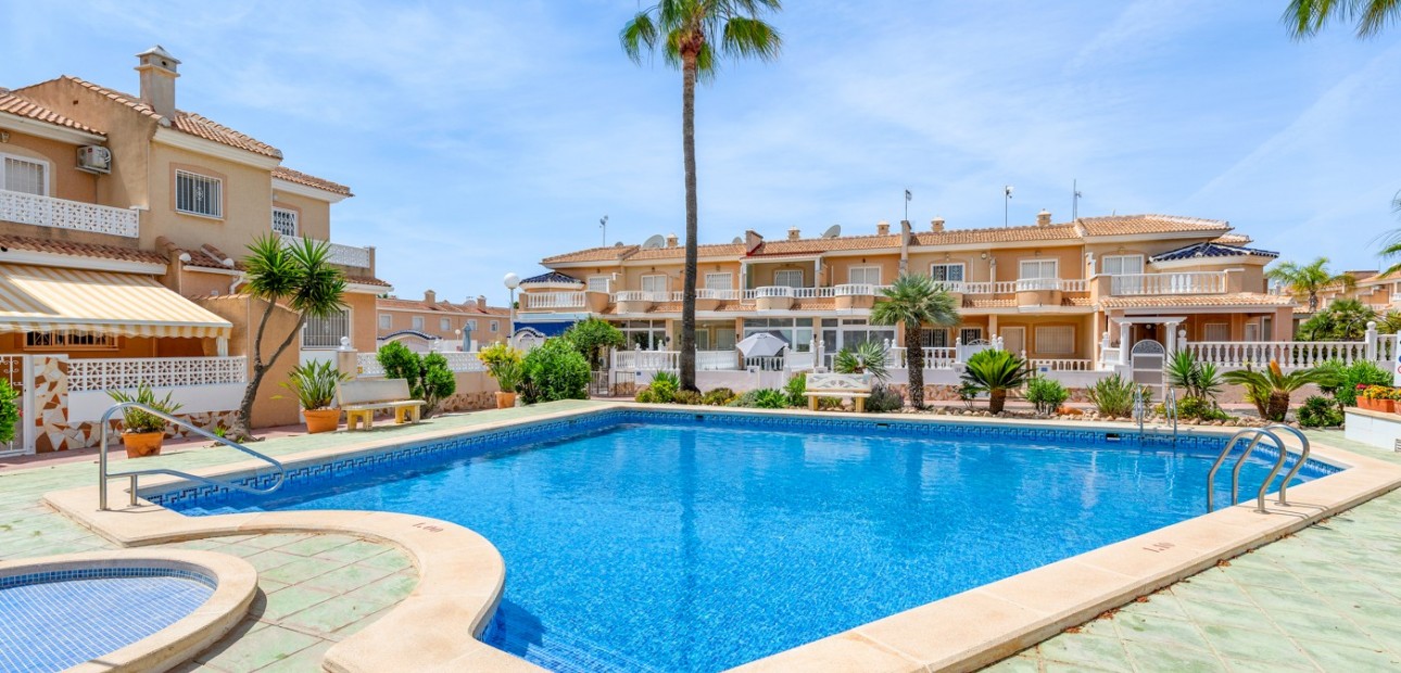 Herverkoop - Herenhuis -
Ciudad Quesada - Rojales