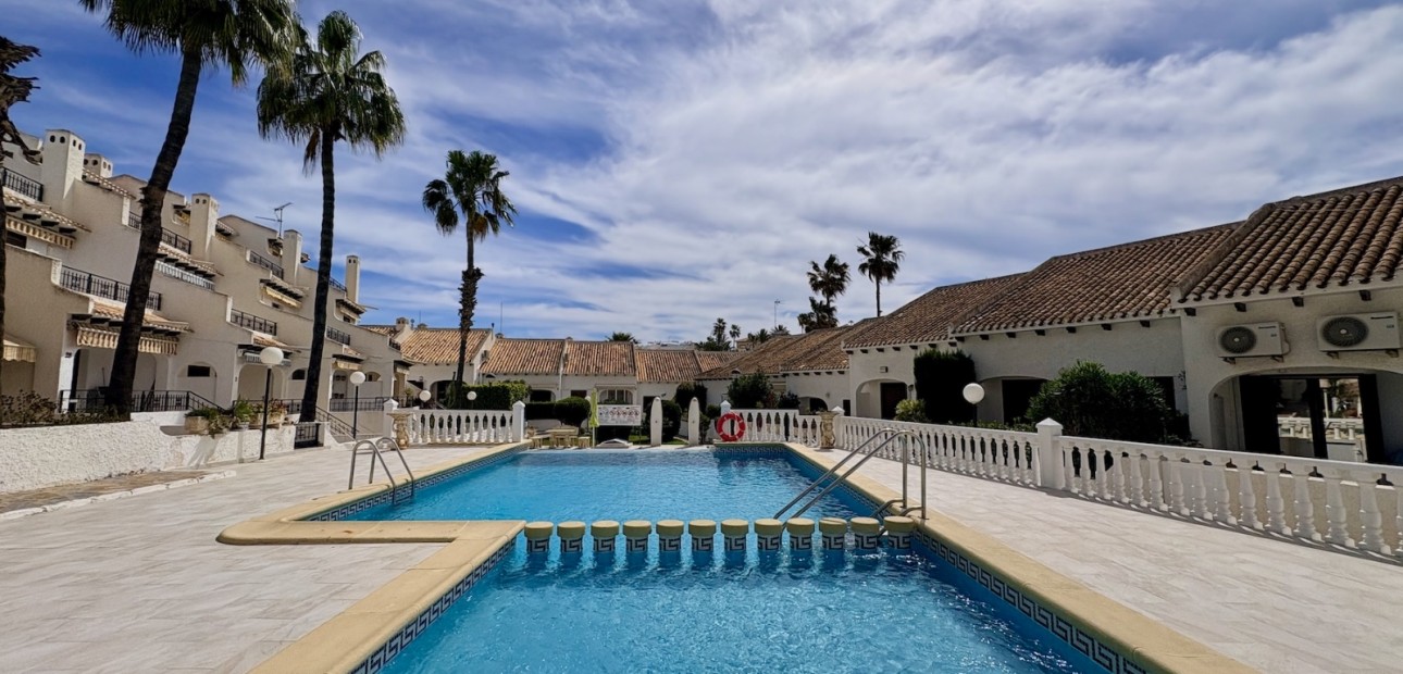 Herverkoop - Adosado -
Orihuela Costa - Cabo Roig