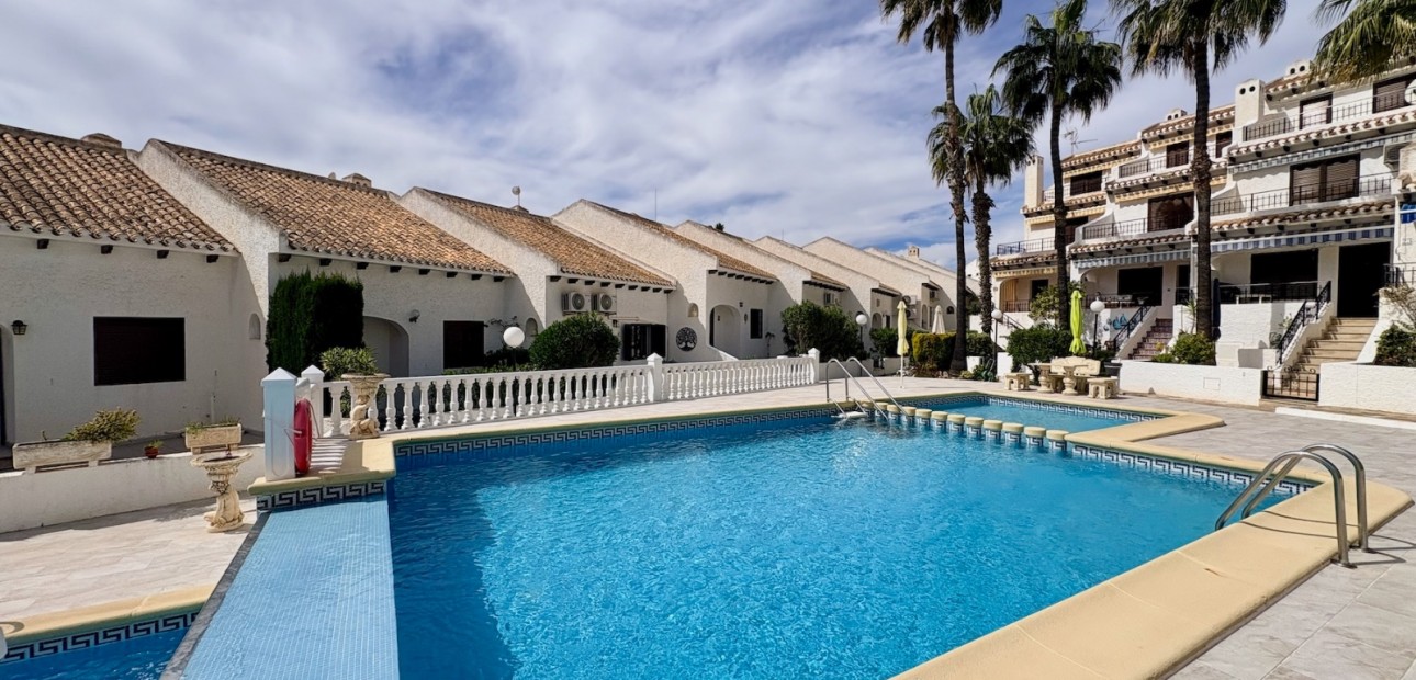 Herverkoop - Adosado -
Orihuela Costa - Cabo Roig