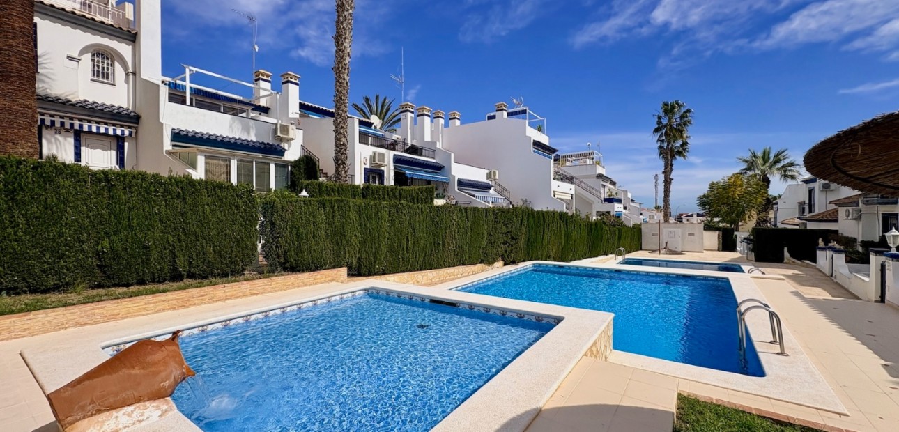 Herverkoop - Single Family Home -
Orihuela - Villamartin