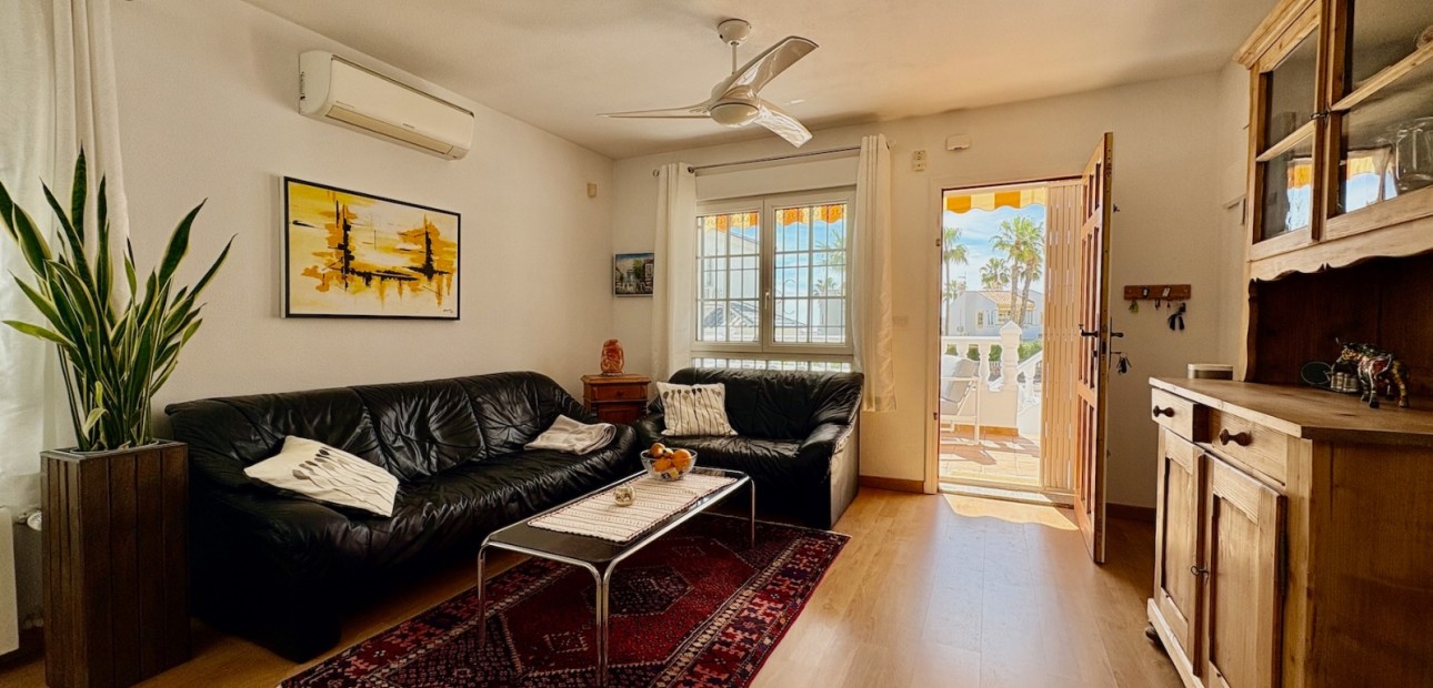 Herverkoop - Single Family Home -
Orihuela - Villamartin