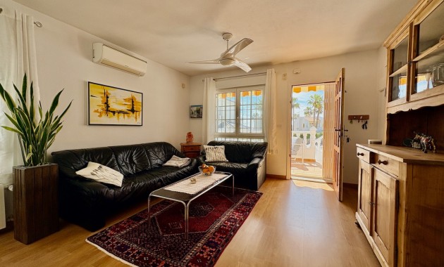 Herverkoop - Single Family Home -
Orihuela - Villamartin