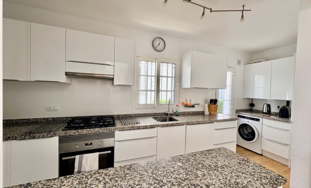 Herverkoop - Single Family Home -
Orihuela - Villamartin