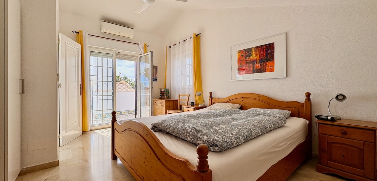 Herverkoop - Single Family Home -
Orihuela - Villamartin