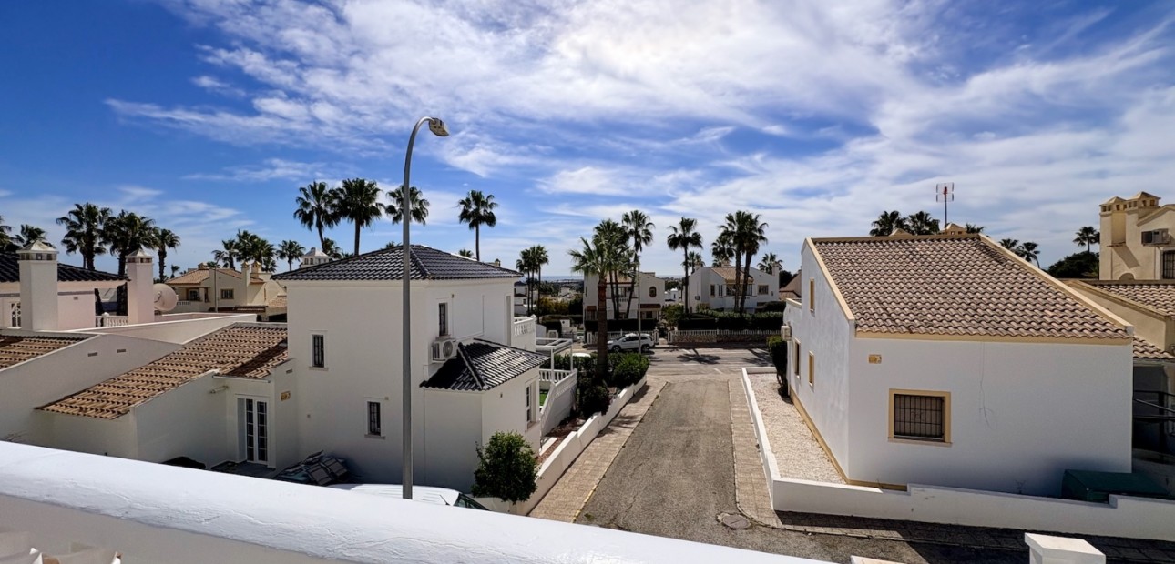 Herverkoop - Single Family Home -
Orihuela - Villamartin