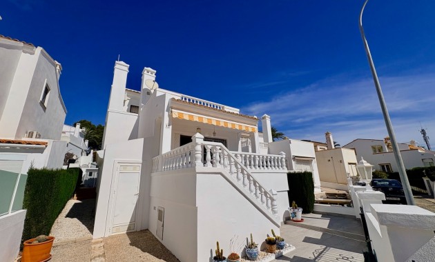 Herverkoop - Single Family Home -
Orihuela - Villamartin