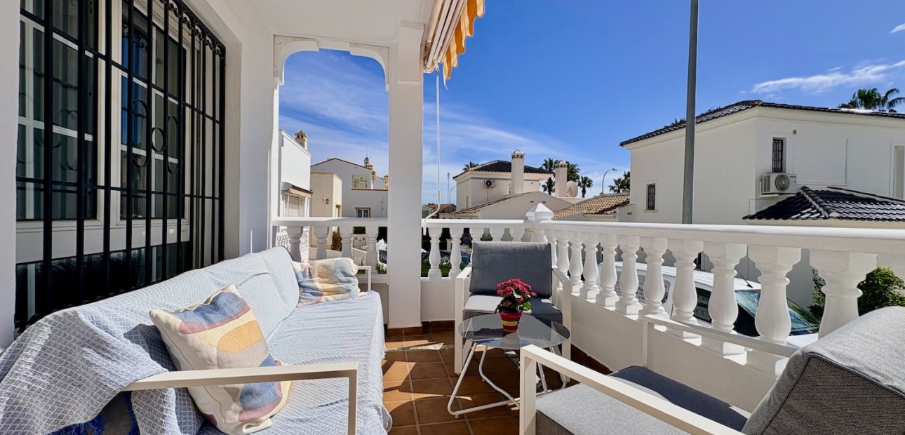 Herverkoop - Single Family Home -
Orihuela - Villamartin