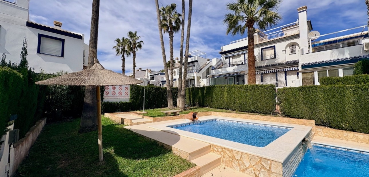 Herverkoop - Single Family Home -
Orihuela - Villamartin