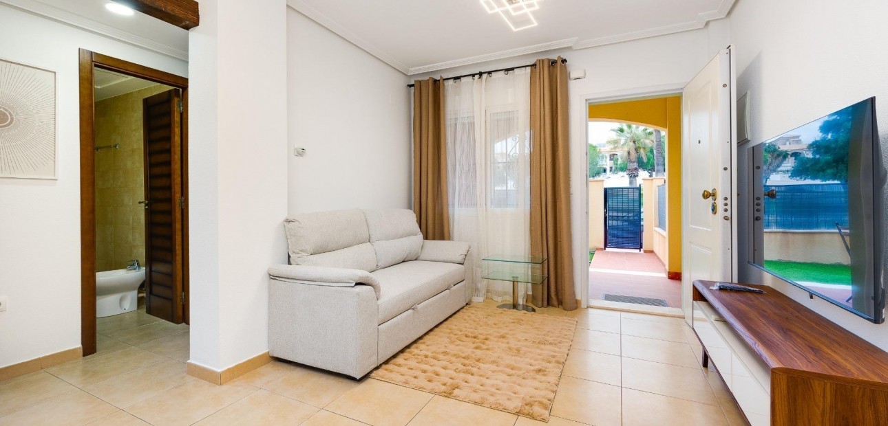 Herverkoop - Bungalow -
Torrevieja - Parque las naciones