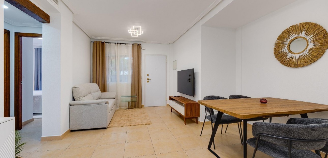 Herverkoop - Bungalow -
Torrevieja - Parque las naciones