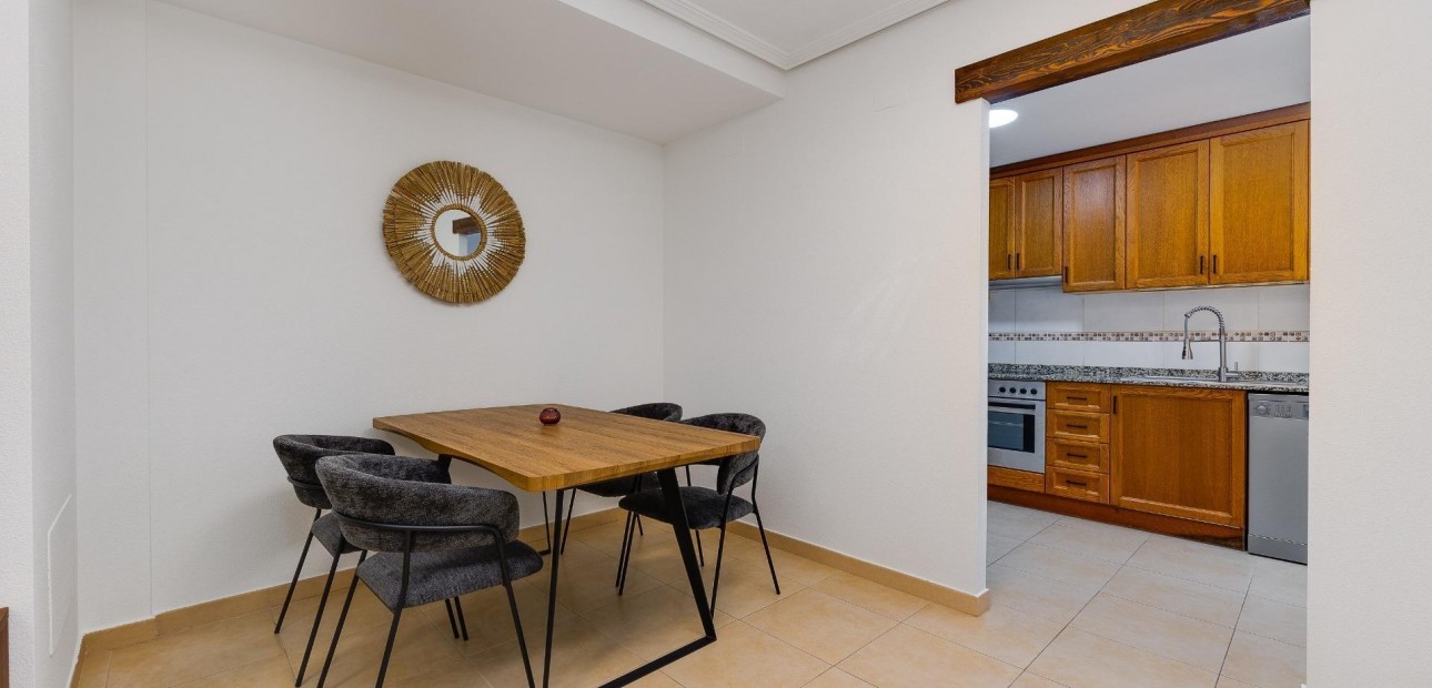 Herverkoop - Bungalow -
Torrevieja - Parque las naciones