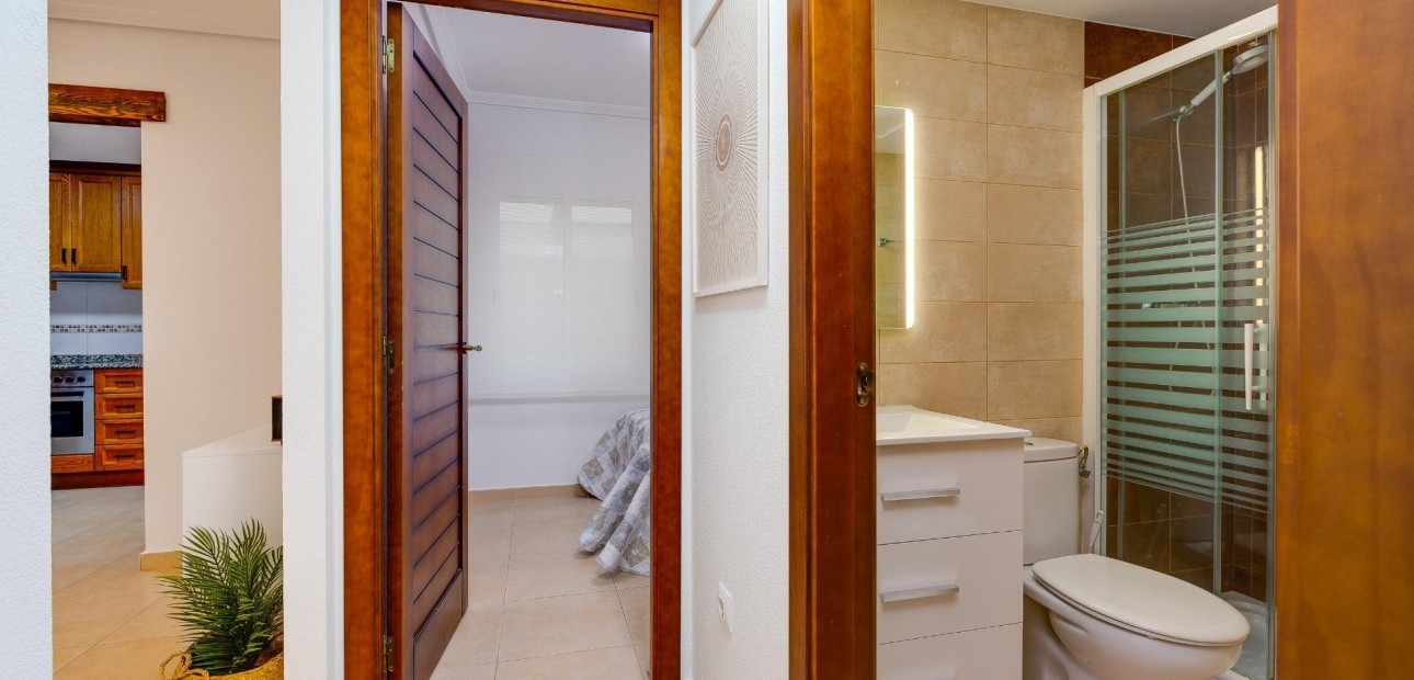 Herverkoop - Bungalow -
Torrevieja - Parque las naciones