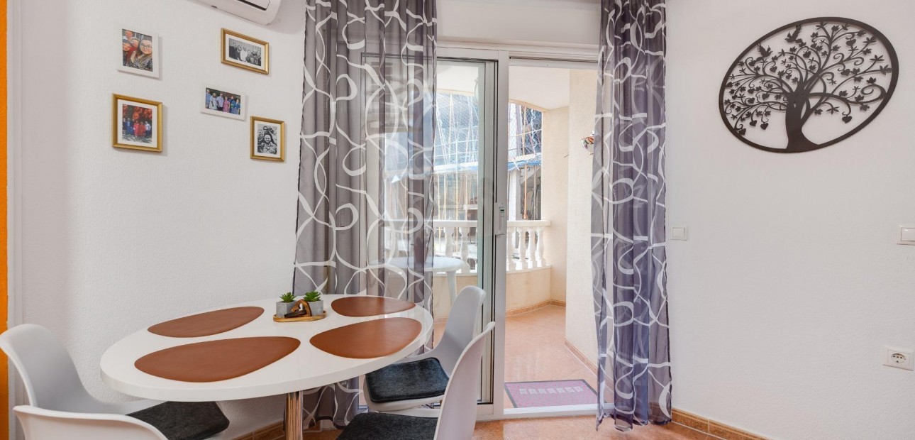 Herverkoop - Appartement / flat -
Torrevieja - Centro