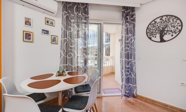 Herverkoop - Appartement / flat -
Torrevieja - Centro