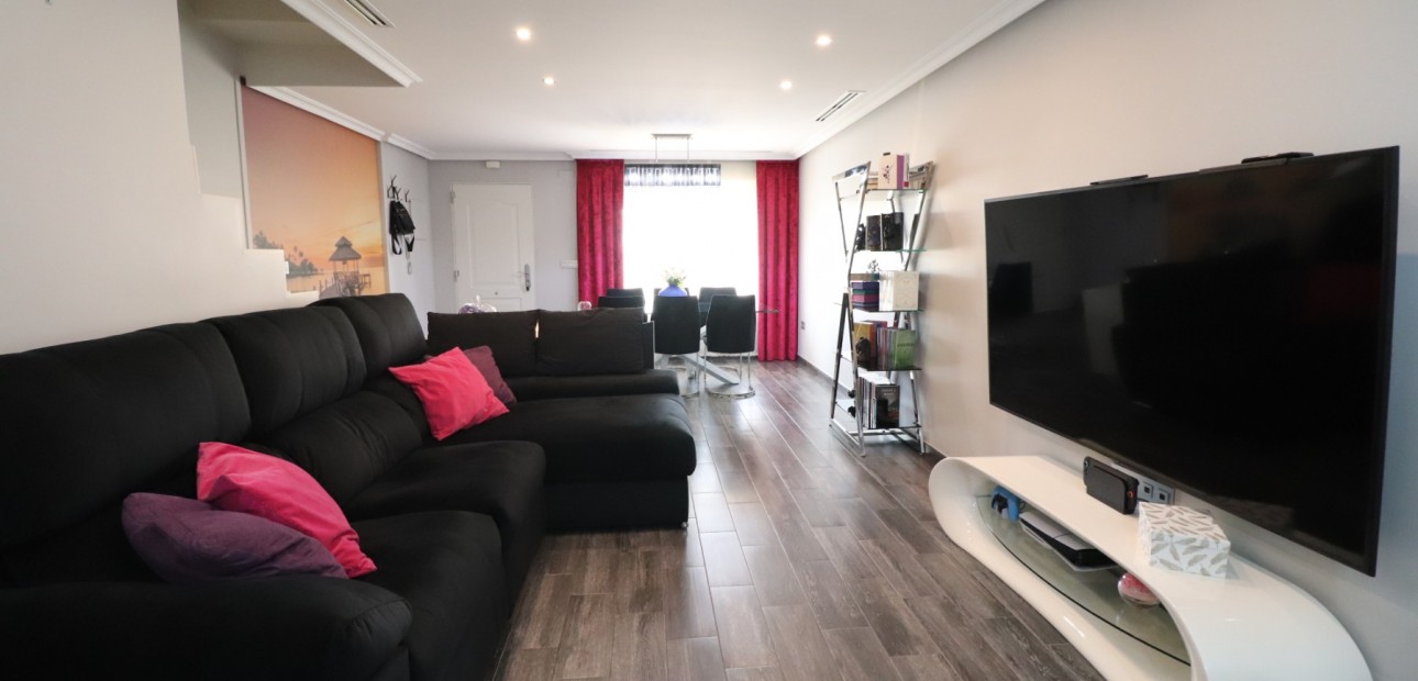 Sale - Townhouse -
Redovan - Redovan - Town