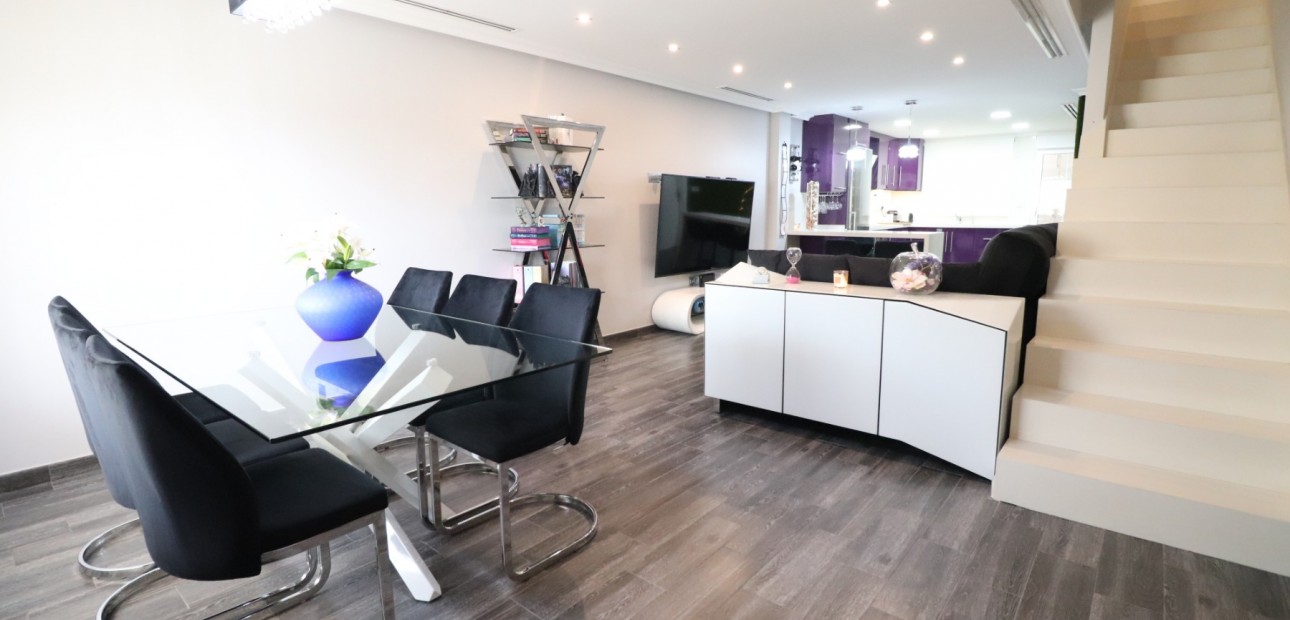 Sale - Townhouse -
Redovan - Redovan - Town