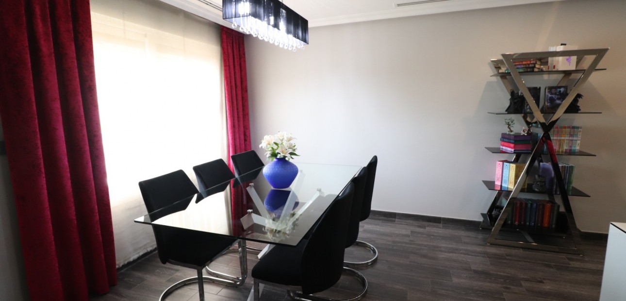 Sale - Townhouse -
Redovan - Redovan - Town