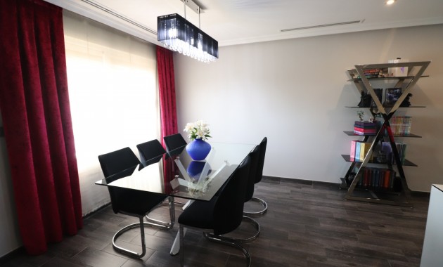 Sale - Townhouse -
Redovan - Redovan - Town