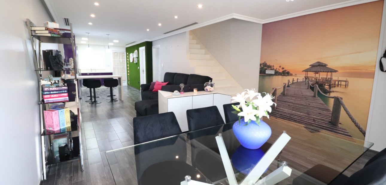 Sale - Townhouse -
Redovan - Redovan - Town