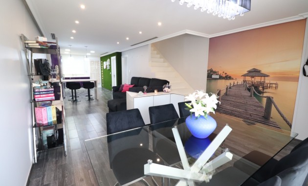 Sale - Townhouse -
Redovan - Redovan - Town