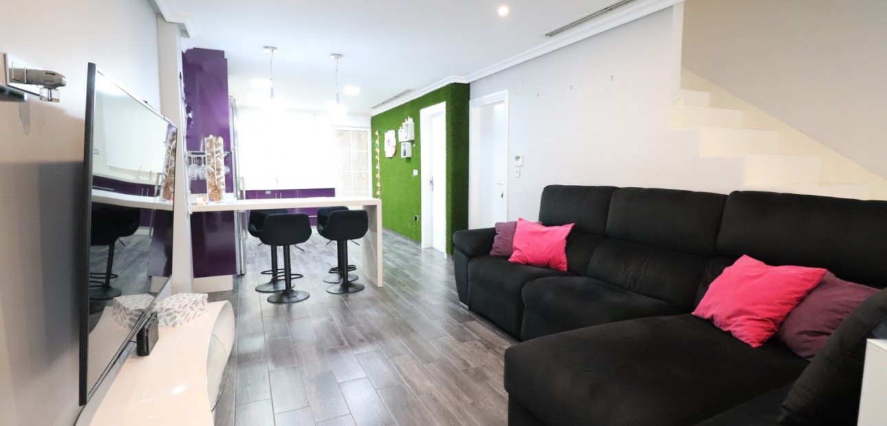 Sale - Townhouse -
Redovan - Redovan - Town