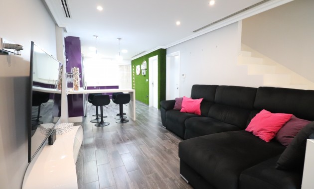 Sale - Townhouse -
Redovan - Redovan - Town