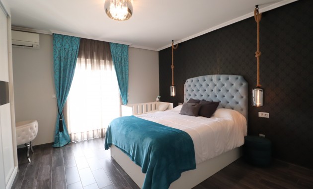 Sale - Townhouse -
Redovan - Redovan - Town